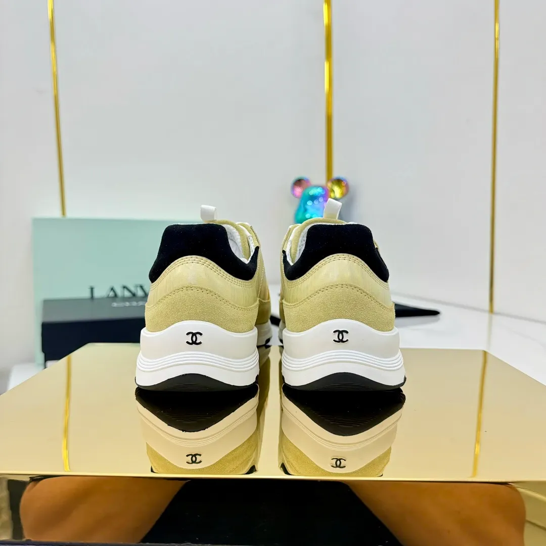 👟👟Ex-factory price 600👟👟High quality! ! ! CHANEL Chanel 25A latest thick-soled casual sports shoes. The counter is synchronized. The counter is very popular. It is a shoe that is very difficult to buy. The most popular thick-soled casual shoes on the Internet. As you can imagine, the most popular thick-soled casual shoes can not be missed. It has both good looks and comfort. Simple and versatile. The thick sole increases the height and is super versatile. Whoever wears it will look better. Upper: cowhide stitching. Lining: breathable mesh. Outsole: TPU original outsole. Size: 35-41 👉